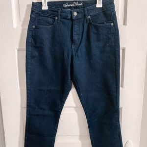 *NEVER WORN* Dark wash, high-waisted skinny jeans